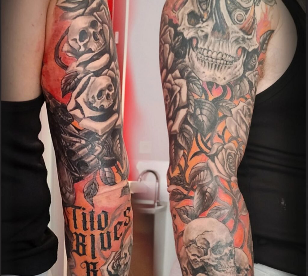 Anuario de la revista Tinta y Estilo como uno de los mejores tatuajes de 2024, tatuaje brazo completo, mejortatuaje, mejortatuadorparla, tatuajesparla, estudiotatuajeparla, tatuaje calaveras, tatuaje motero, tatuaje rosas